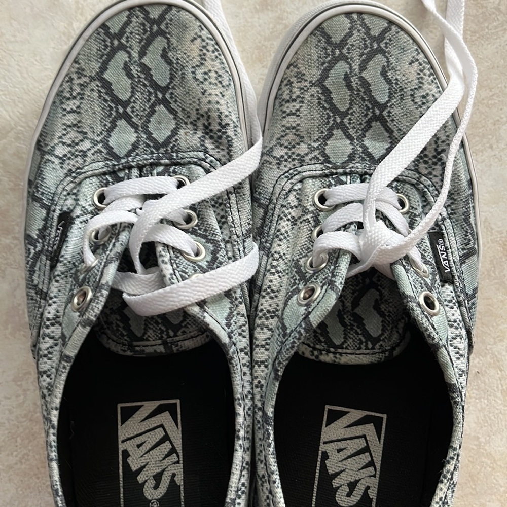 Vans - Picture 7 of 8